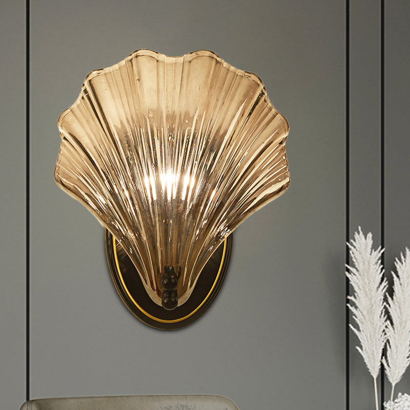 Single Scalloped Shell Wall Lamp Country Style Black/Gold Ribbed Glass Sconce Lighting Fixture