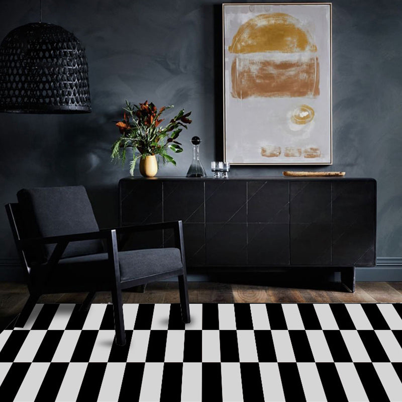 Contemporary Checkered Pattern Rug Black and White Polyester Rug Machine Washable Non-Slip Area Rug for the Bedroom