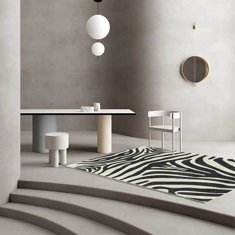 Contemporary Zebra Stripe Rug Black and White Polyester Rug Machine Washable Non-Slip Rug for the Bedroom