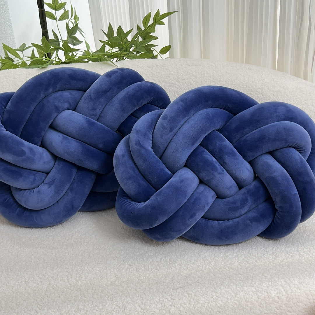 CozyPlush Set with 2 Plush Decorative Pillows – Soft Elegance for Your Home Vinantica