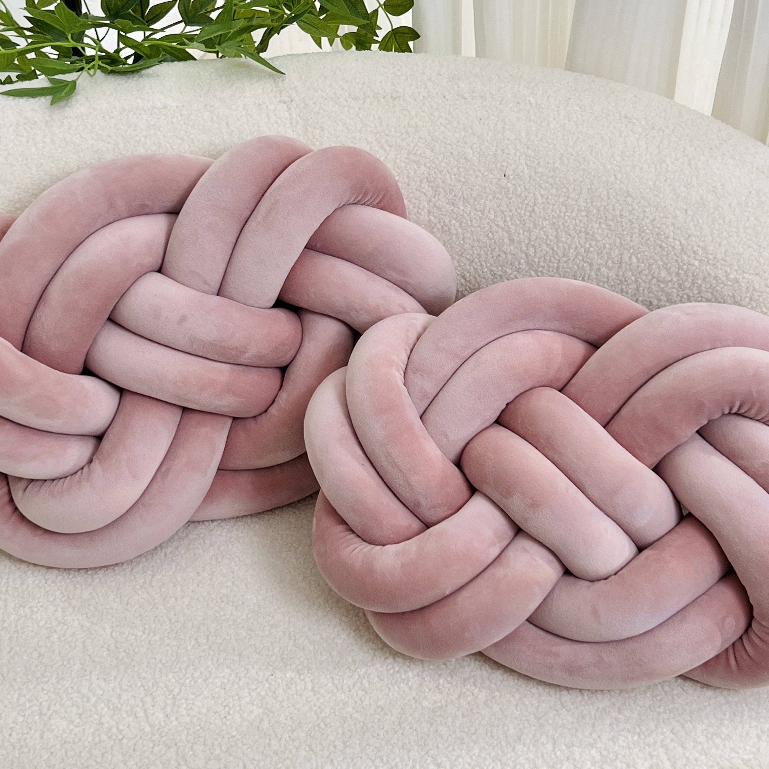 Pillow - Luxurious soft pillows with button design