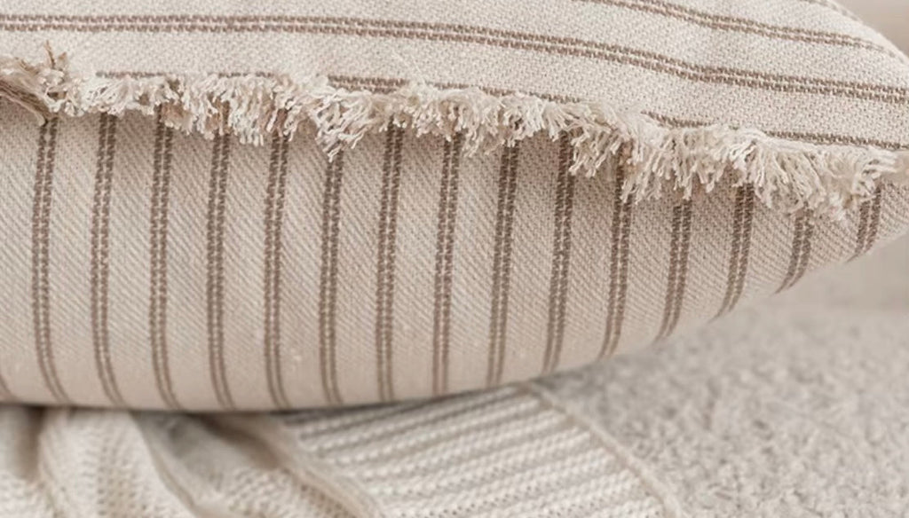 Elegant Pillowcase with Jacquard Pattern and Fringes - Cotton-Linen Blend