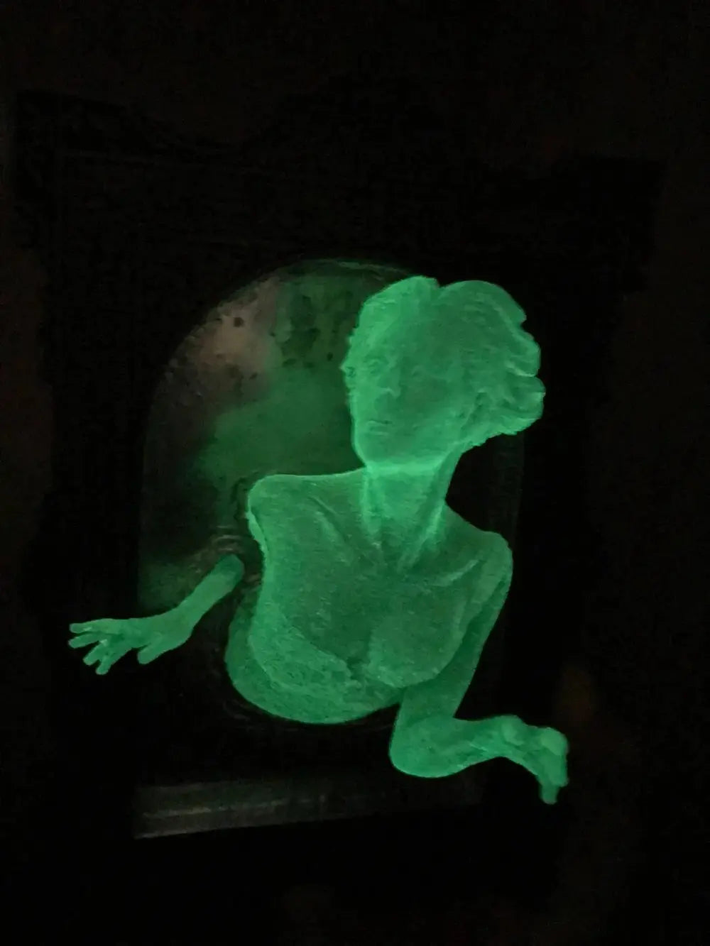 Vinantica | Spirit in the Mirror – Shining 3D wall decoration made of resin for mysterious spaces