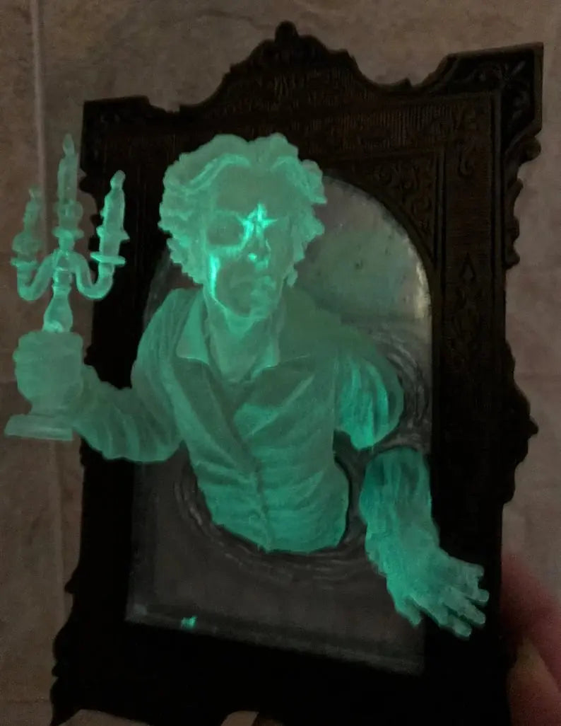 Vinantica | Spirit in the Mirror – Shining 3D wall decoration made of resin for mysterious spaces