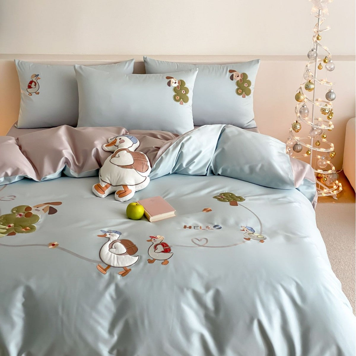 Reversible children's bedding set with cute goose appliqués and silky soft microfiber cover