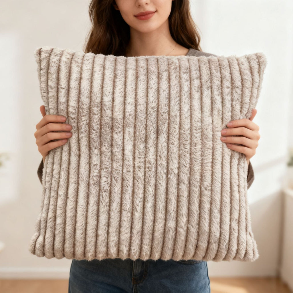 Decorative Pillow with Striped Pattern Vinantica