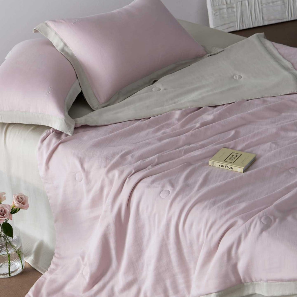 Luxurious linen-cotton bed set with quilted blanket and pillowcases