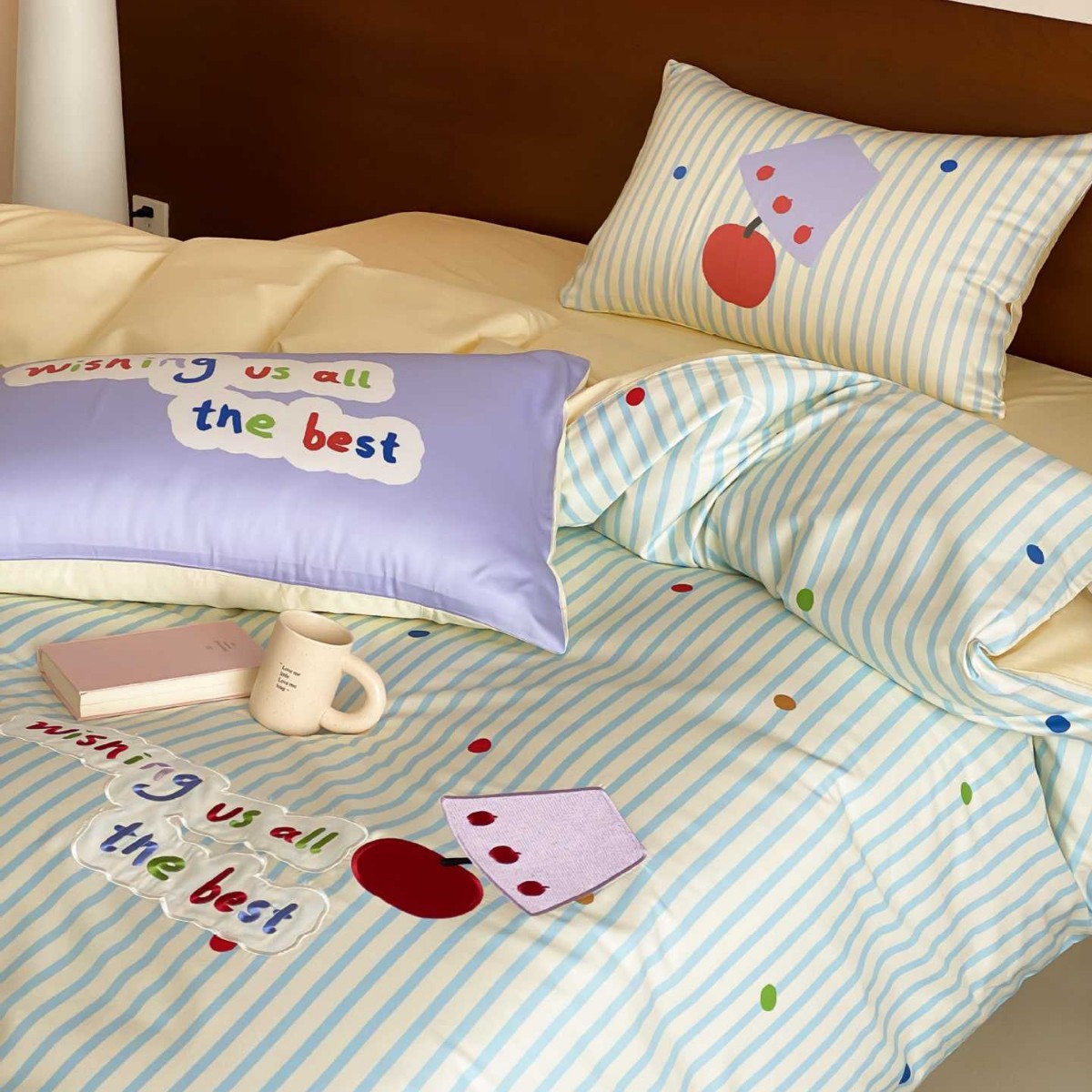 Children's bedding set made of cotton percale with striped design, appliquéd lettering, and playful dot appliqués