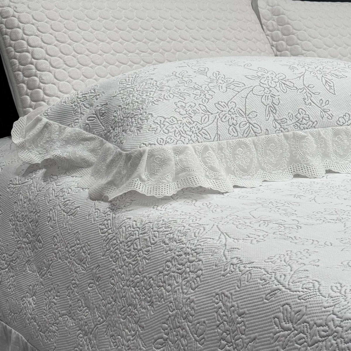 Quilted cotton bedspread set with honeycomb quilting, lace trim, and matching pillow covers
