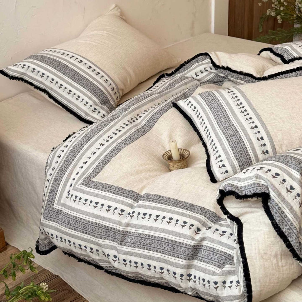 Country house style bedding set with striped floral border and fringes