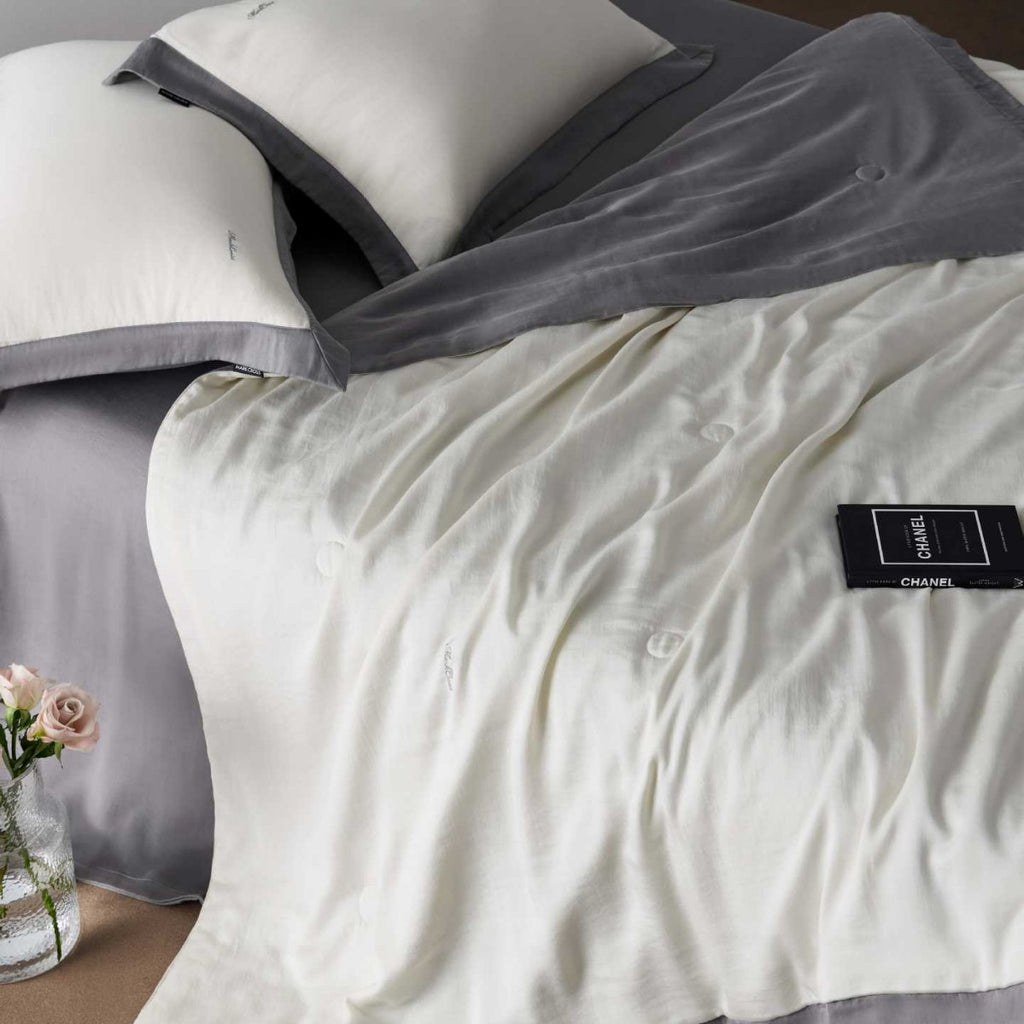 Luxurious linen-cotton bed set with quilted blanket and pillowcases