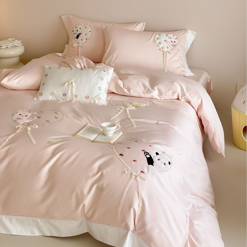 Romantic cotton bedding set with appliquéd heart balloons and plush motifs