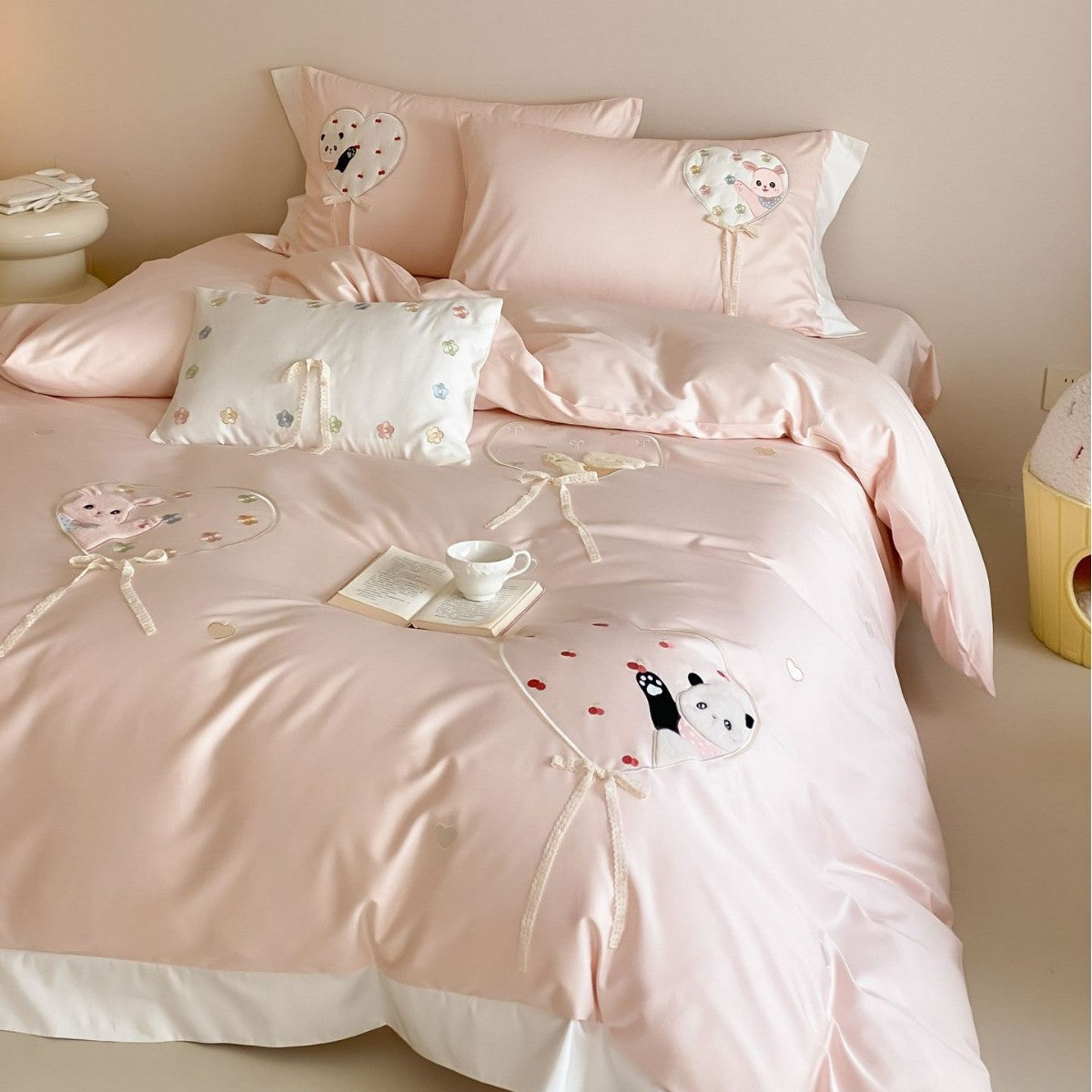 Romantic cotton bedding set with appliquéd heart balloons and plush motifs