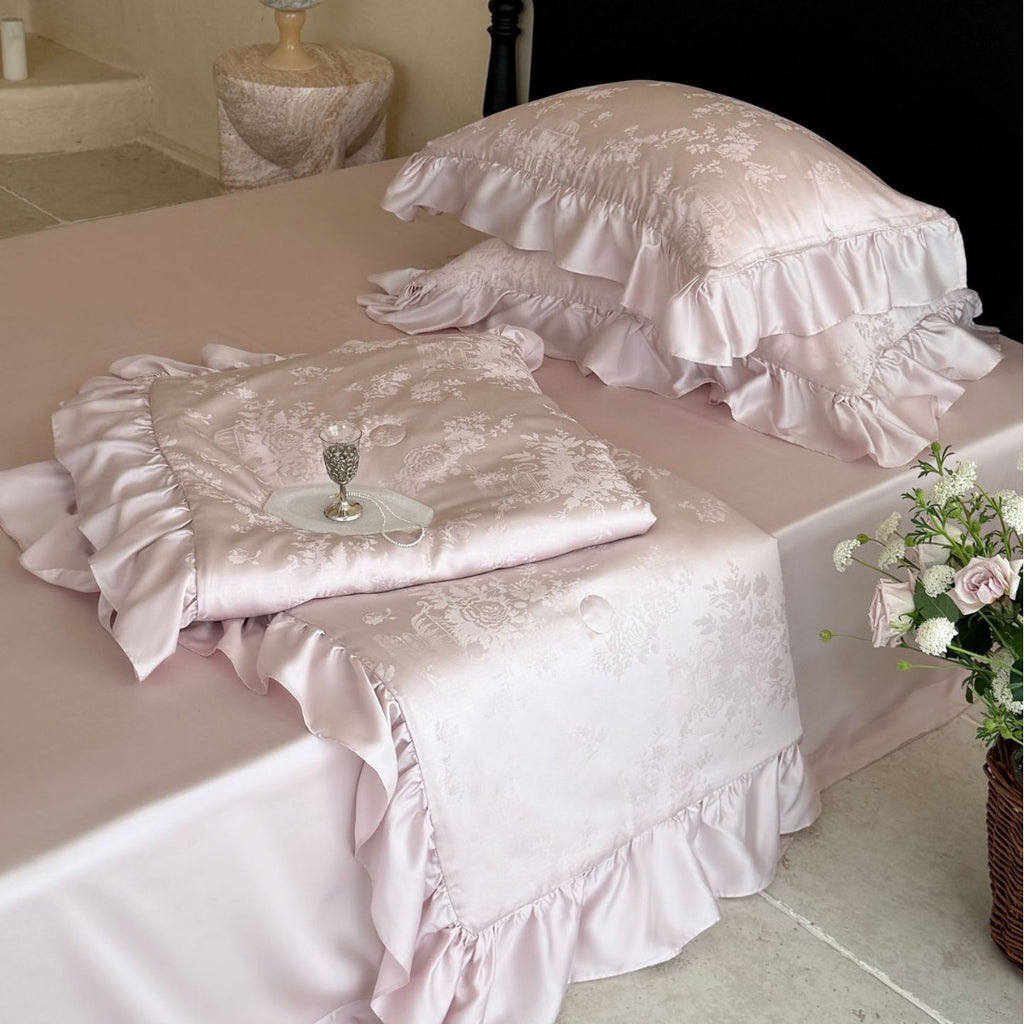 Luxury satin bed set with jacquard relief and ruffled edges