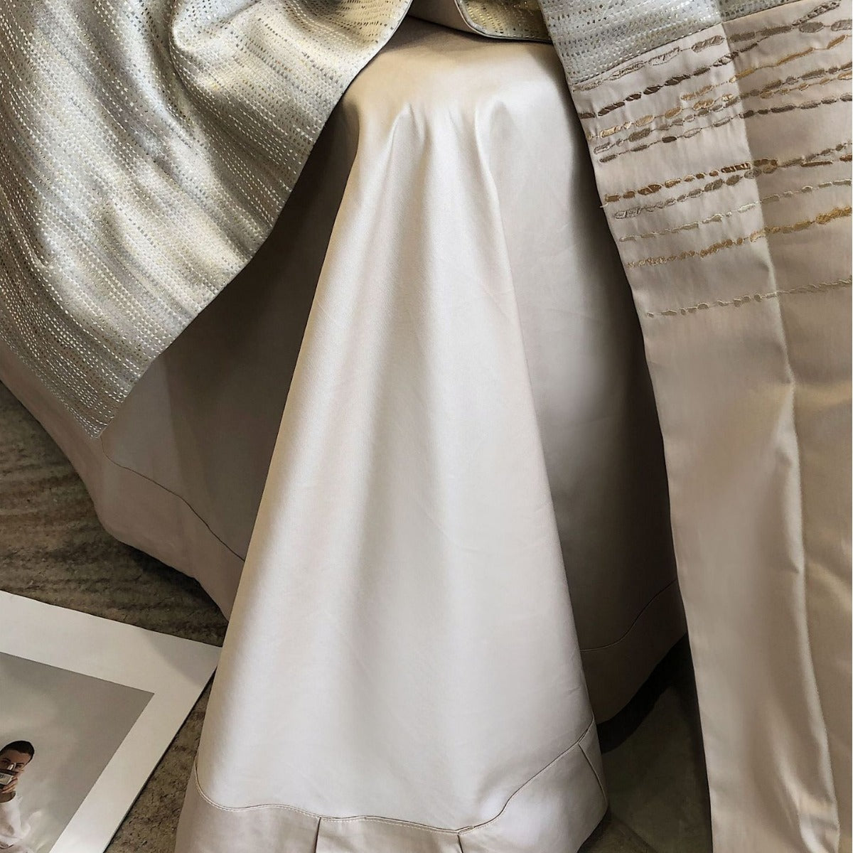 Luxurious satin bedding set with jacquard texture and decorative pillow