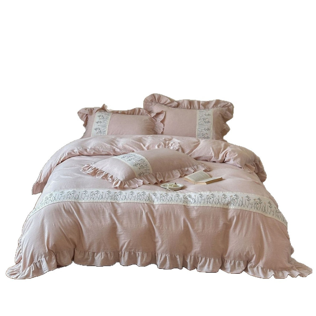 Romantic bedding set made of cotton-linen with ruffled frills and embroidered floral border