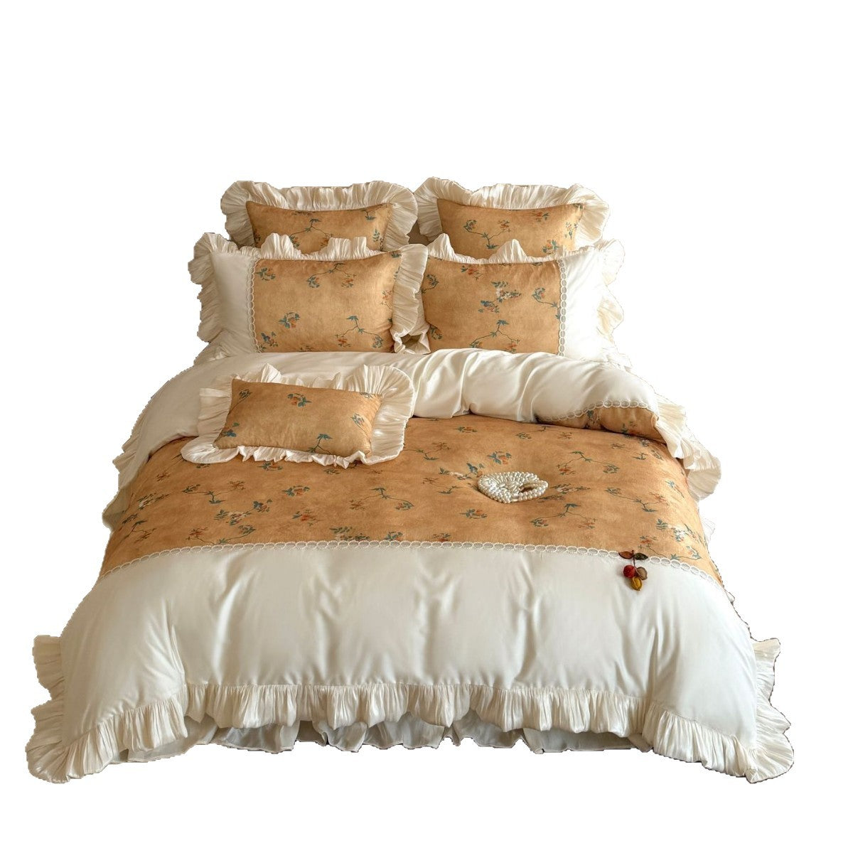 Flattering bedding set in vintage country style with ruffle, jacquard texture, and lace trim