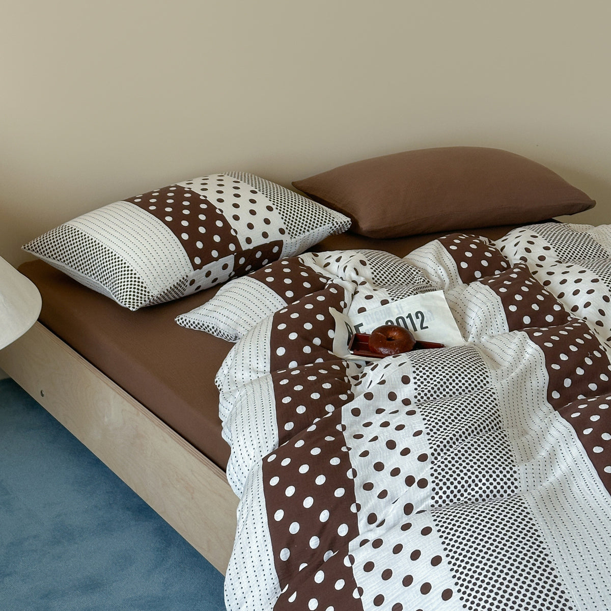 Reversible cotton percale bedding set with patched dot pattern and breathable quilted texture