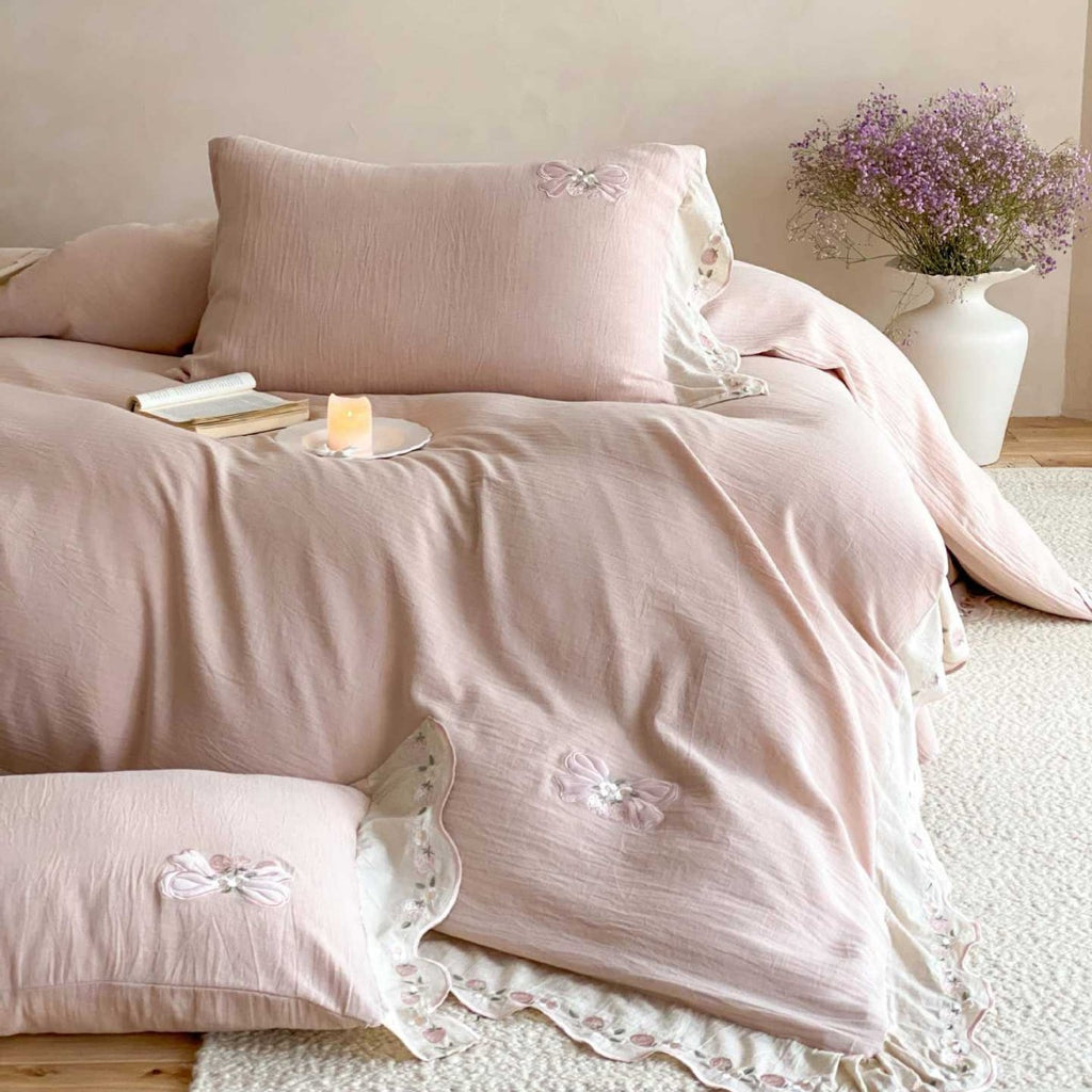 Bedding set made of linen-cotton blend with hand-stitched bow appliqués and gathered ruffle