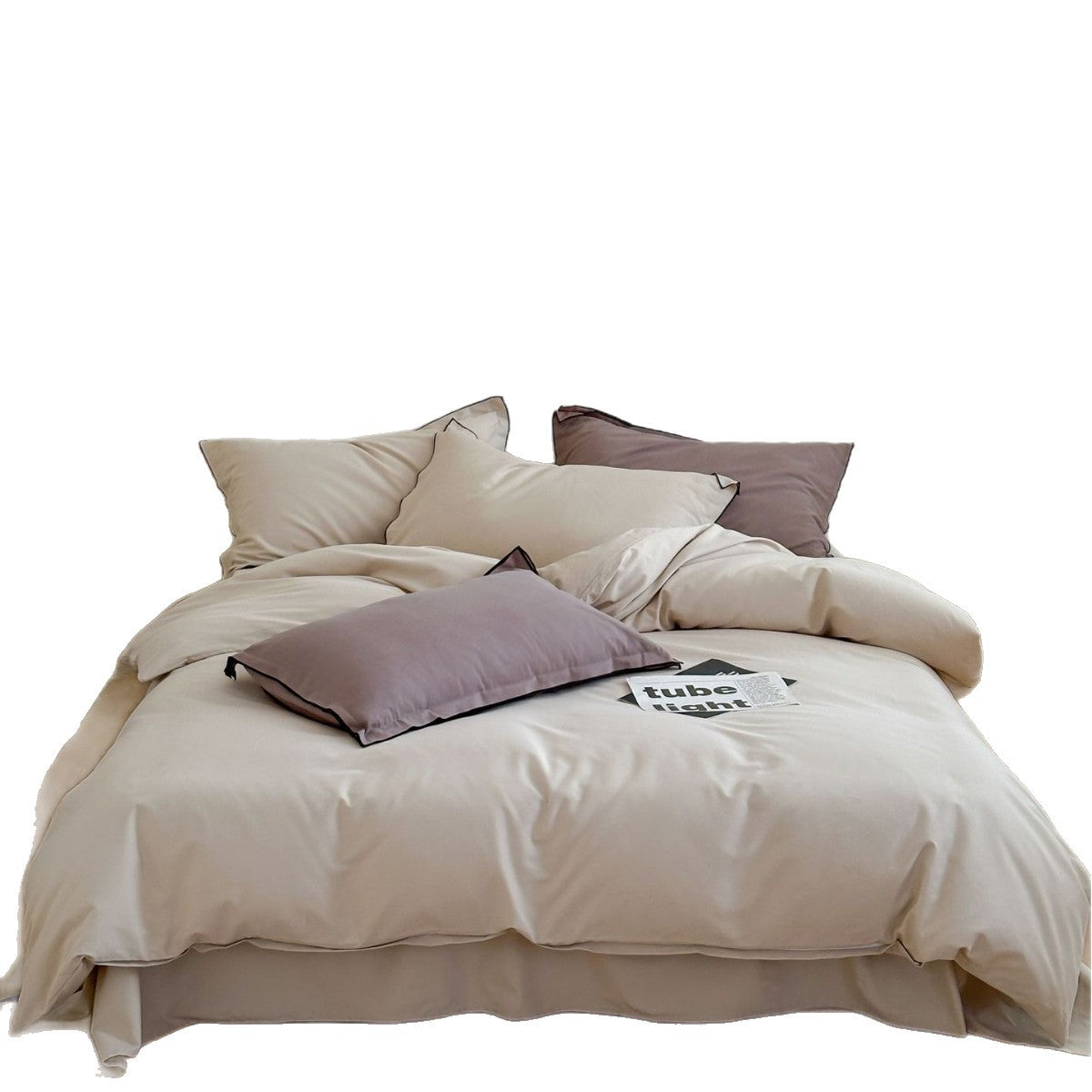Luxurious bedding set made of cotton satin with contrasting piping