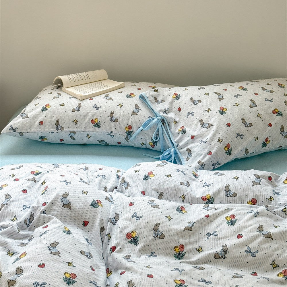 Cotton duvet cover set with subtle animal and balloon illustration, breathable all-season quality
