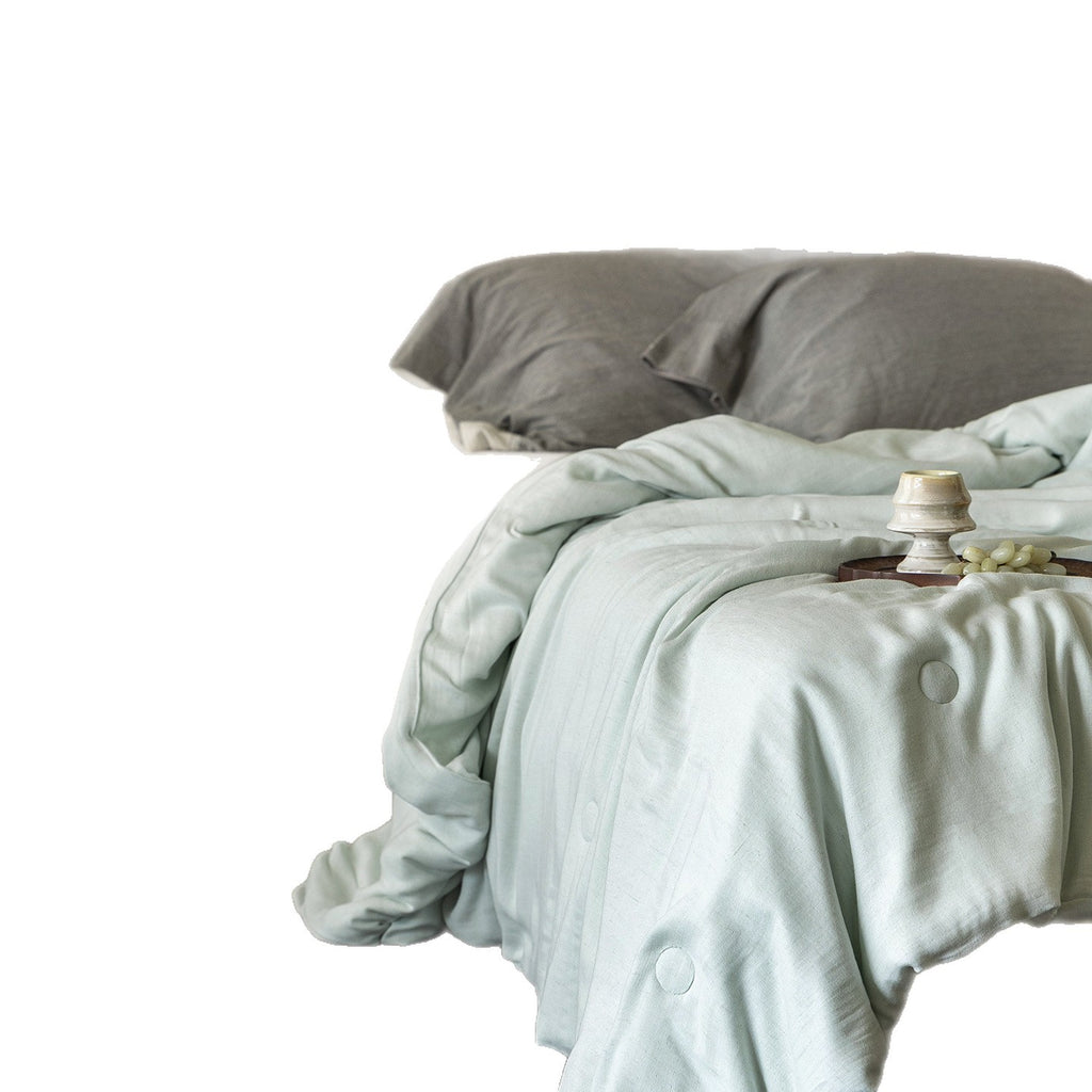 Linen duvet cover with natural washed look and concealed button closure