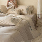 Romantic bedding set made of linen-cotton mix with lace trim and floral embroidery