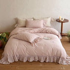 Romantic ruffled bedding set made of cotton with heart-shaped border