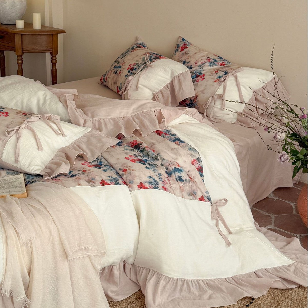 Bedding set with frill, floral watercolor print and tie ribbons