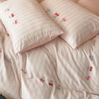 Children's bedding set made of cotton percale with fine stripe pattern and forest animal embroidery