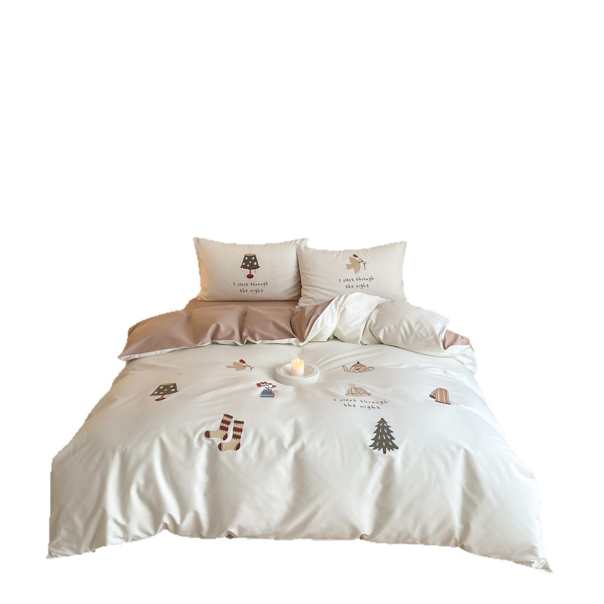 Playful cotton satin bedding set with illustrative print, reversible function, and hotel closure