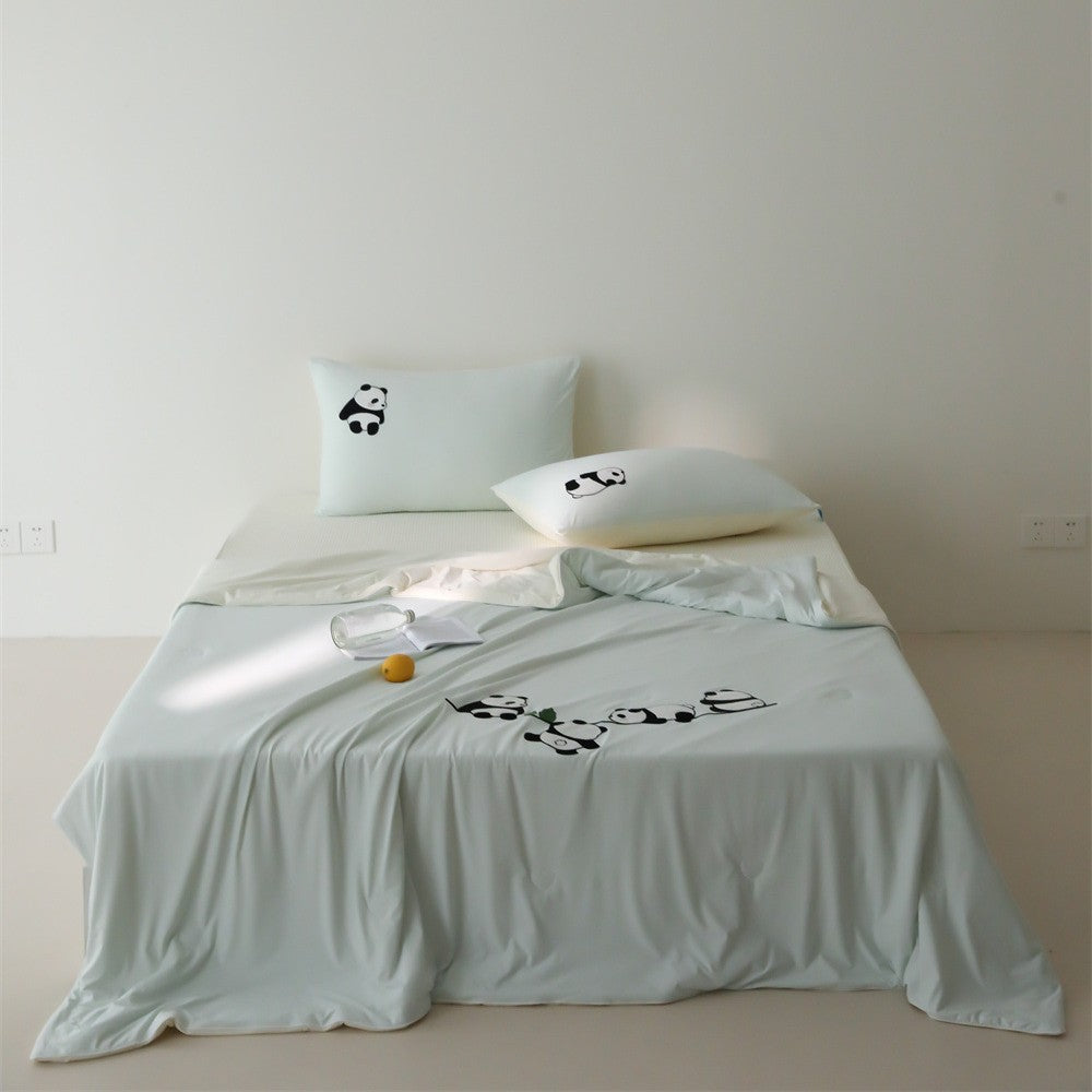 Bedding set made of cotton satin with minimalist panda print and extra soft fitted sheet