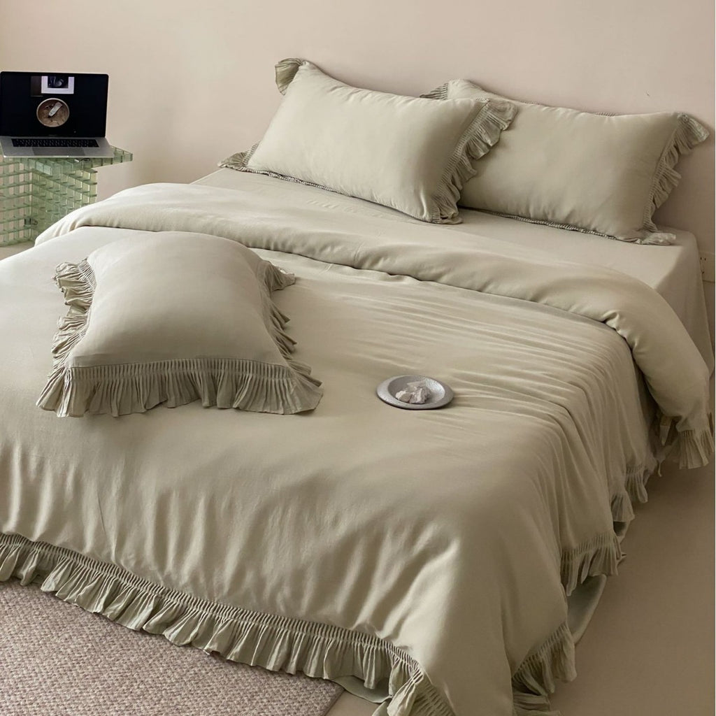 Bedding set made of high-quality cotton percale with gathered ruffle edges