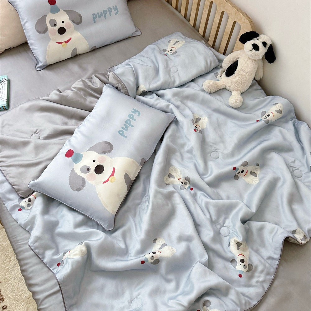 Kids bedding set with lightweight quilted blanket and cute animal print