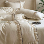 Bedding set made of cotton satin with ruffled flounce and fine polka dot pattern