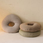 Comfortable donut pillow with ergonomic design Vinantica