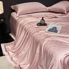 Luxurious quilted bedspread with satin jacquard and decorative border