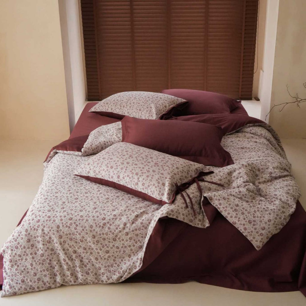 Reversible bed linen set made of cotton satin with floral print and ties