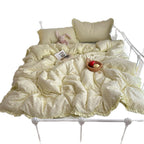 Padded all-season quilted comforter with ruffle and fine dot pattern made of cotton percale