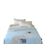 Reversible quilted bedspread with embroidered bear motif and light filling