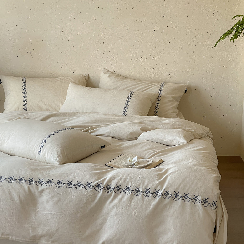 Linen-cotton bedding set with fine decorative embroidery