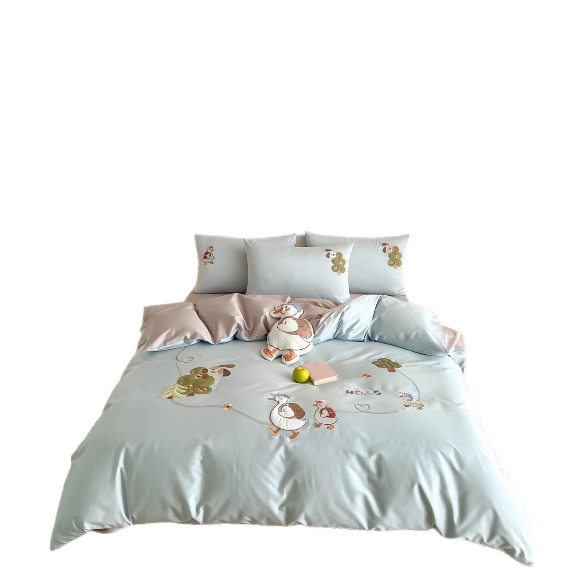 Reversible children's bedding set with cute goose appliqués and silky soft microfiber cover