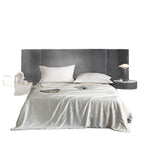 Luxurious silk comforter with fine jacquard embroidery