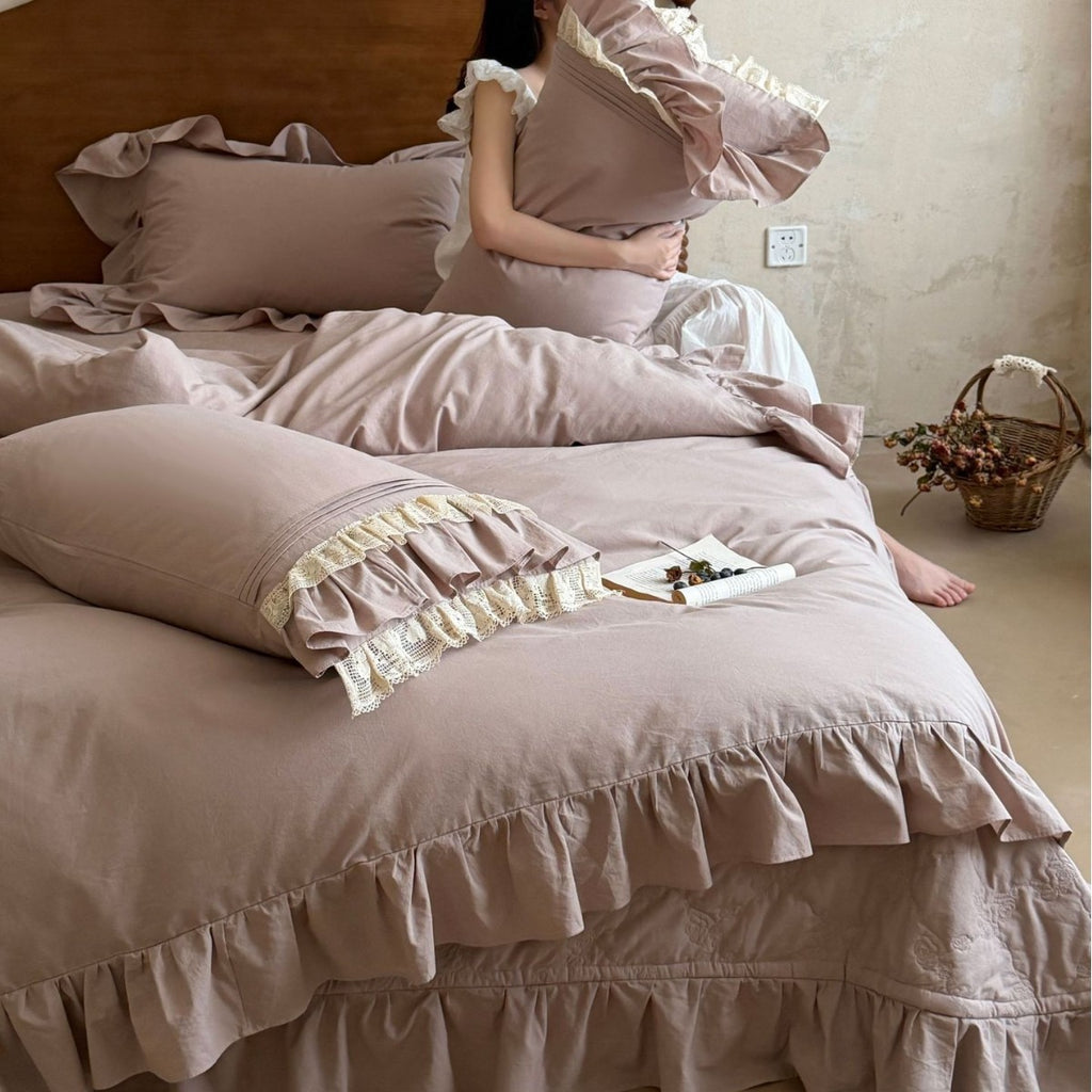 Romantic ruffle bedding set with lace trim and cotton-linen blend