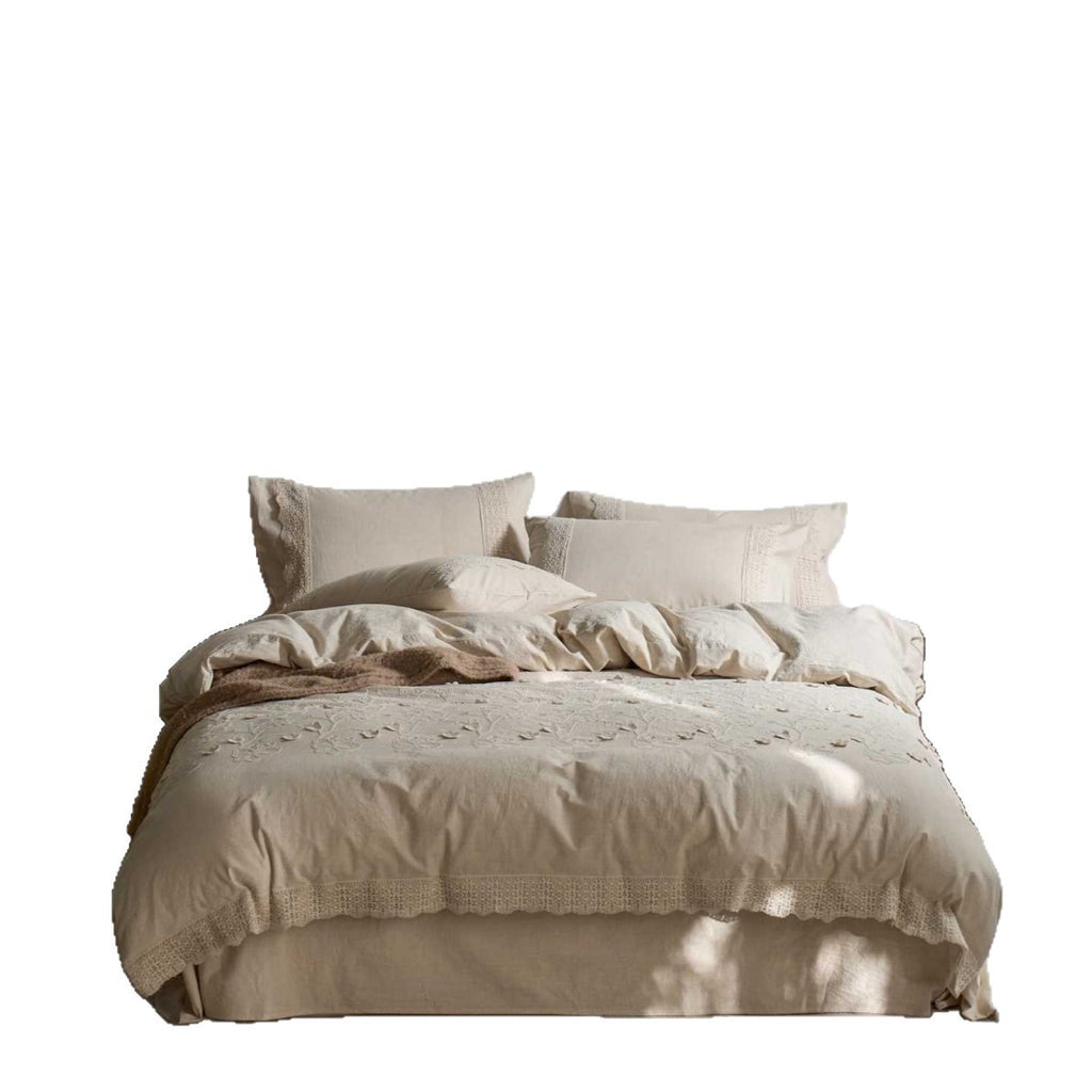 Cotton-linen bedding set with 3D flower embroidery and light quilt