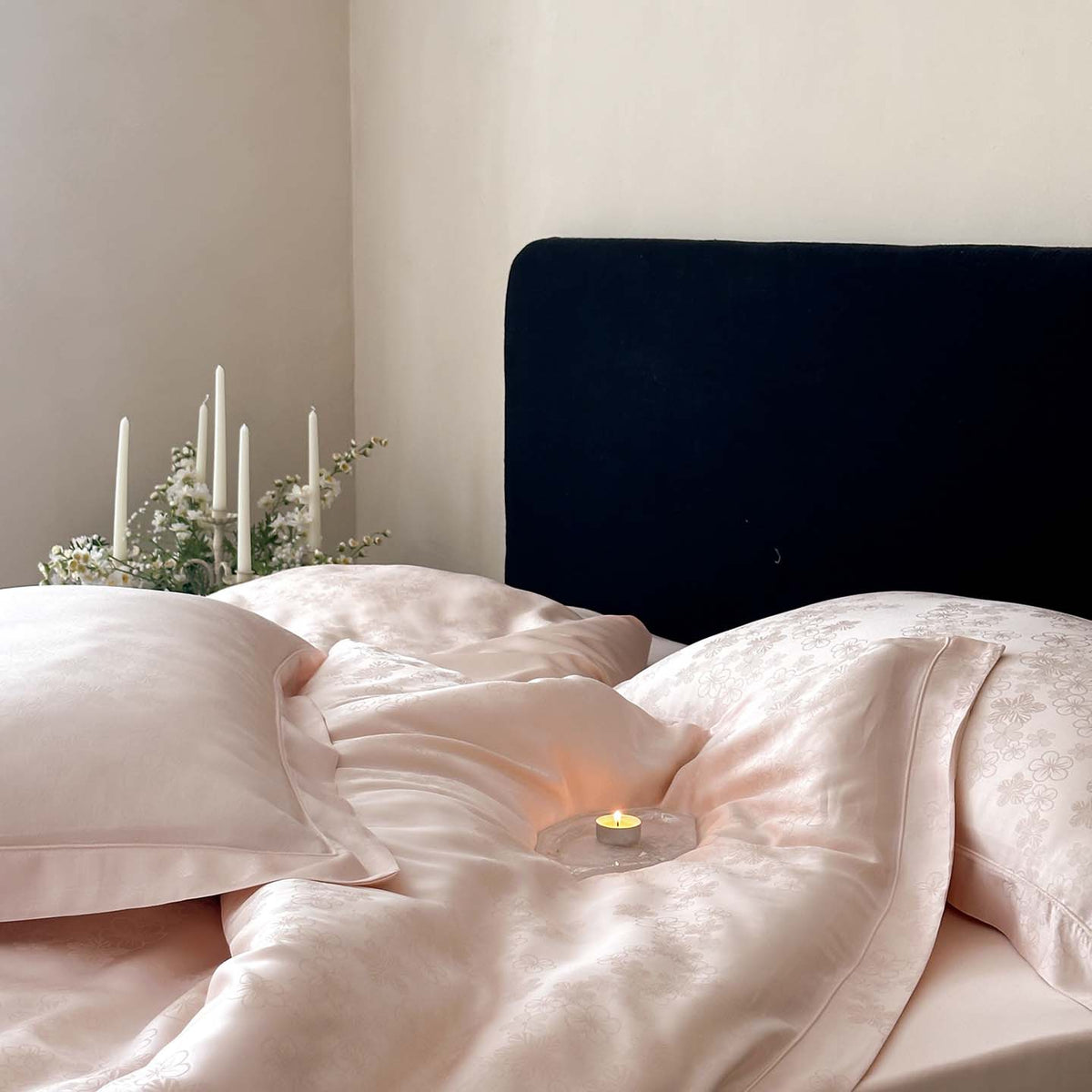 Noble satin bedding set with woven floral relief and envelope edge