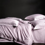 Duvet cover set made of fine cotton satin with subtle corner embroideries