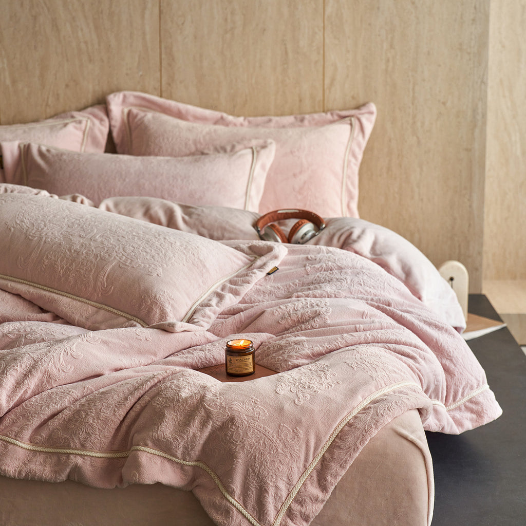 Textured Cotton Jacquard Bedding Set with Fine Cord Piping