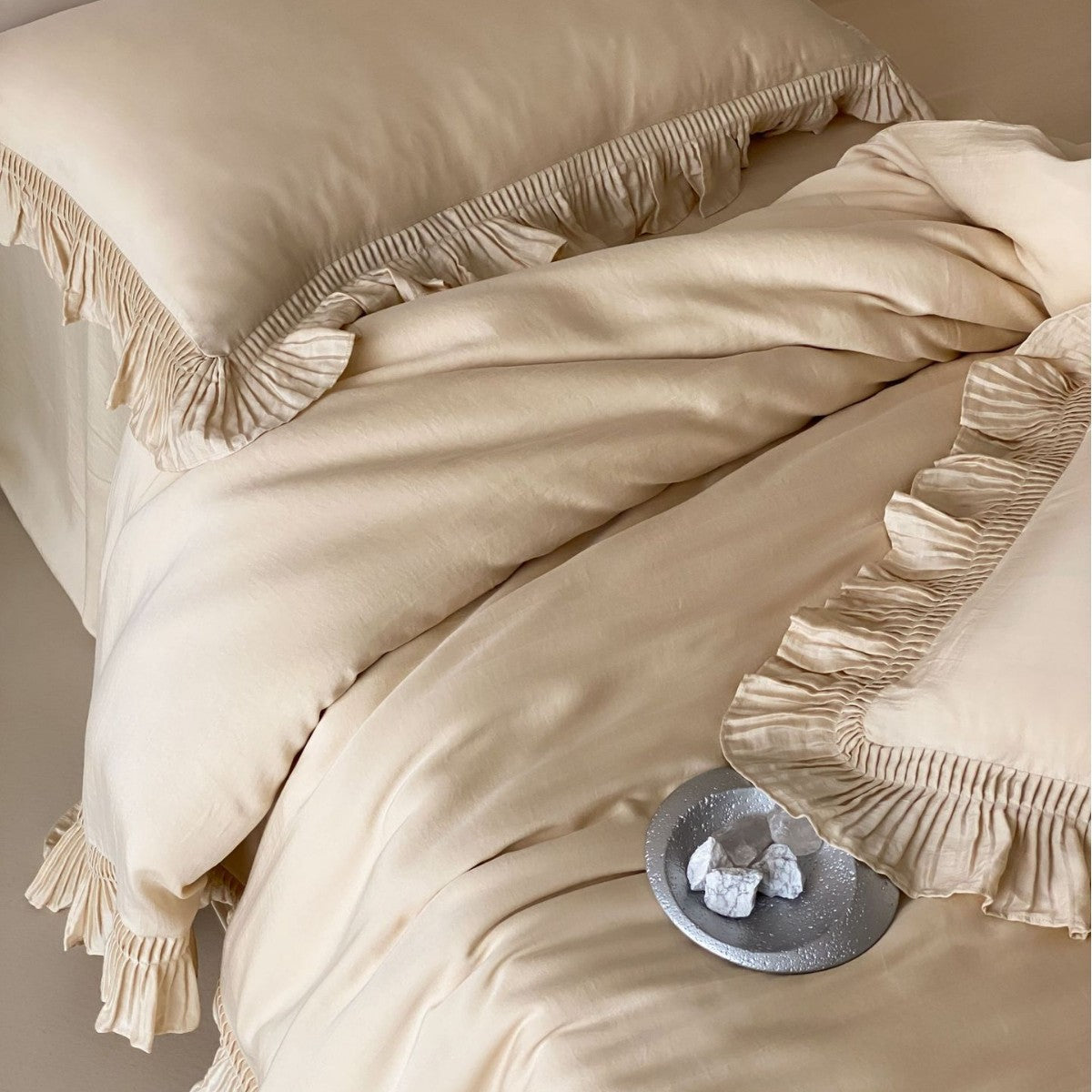 Bedding set made of high-quality cotton percale with gathered ruffle edges