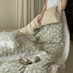 Bedding set made of cotton-linen with floral print and wavy hem
